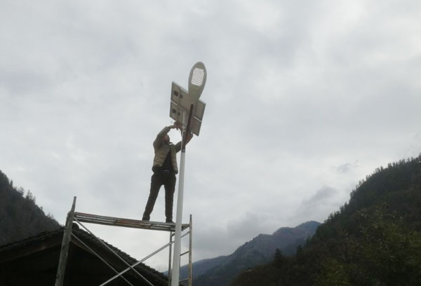 農(nóng)村的路燈 農(nóng)村的路燈